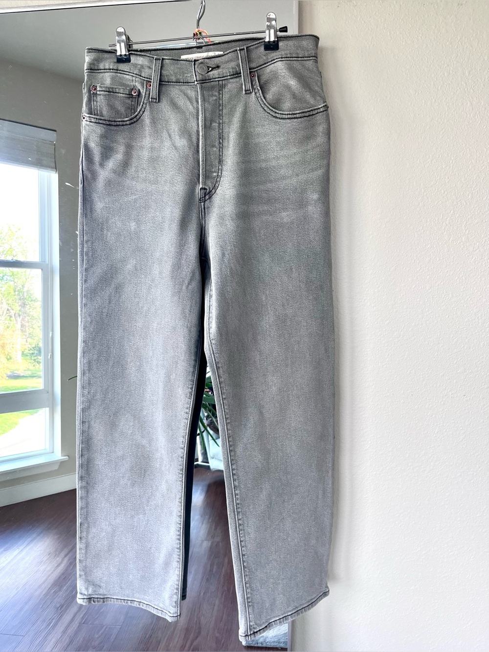 Levi’s Ribcage Highrise Straight Ankle Jeans in gray - 28 - Like New - Picture 2 of 8
